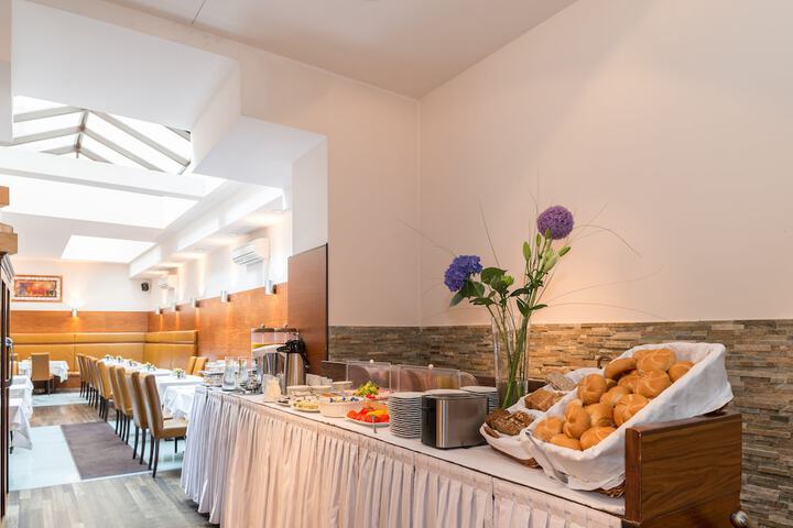 Breakfast/Coffee Service 38 of 76