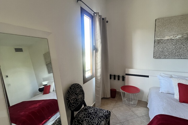 Room 10 of 93