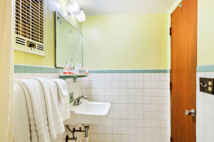 Bathroom sink