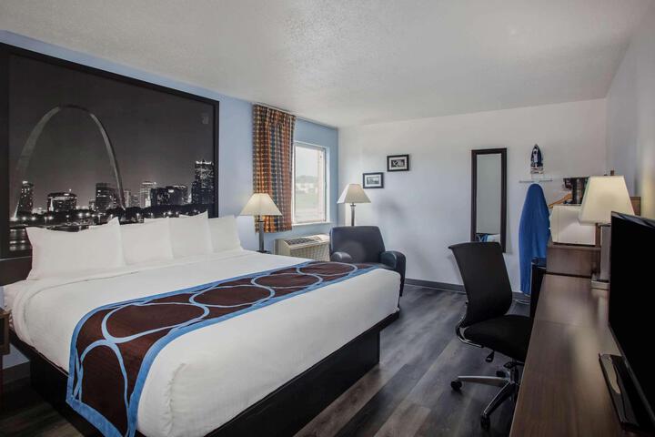 2 Queen Beds (2 of 5)