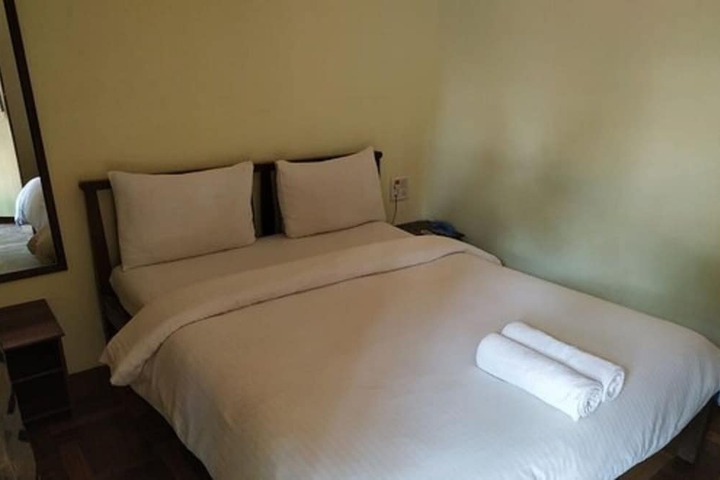 Room 12 of 34