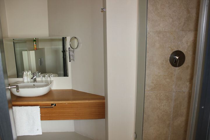 Room 46 of 76