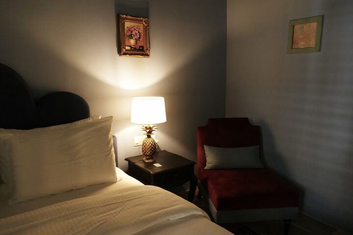 Room 33 of 97