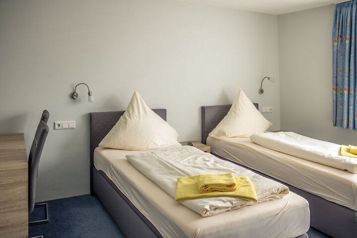 Room 8 of 32