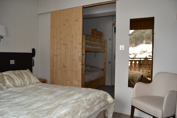 Room 13 of 42