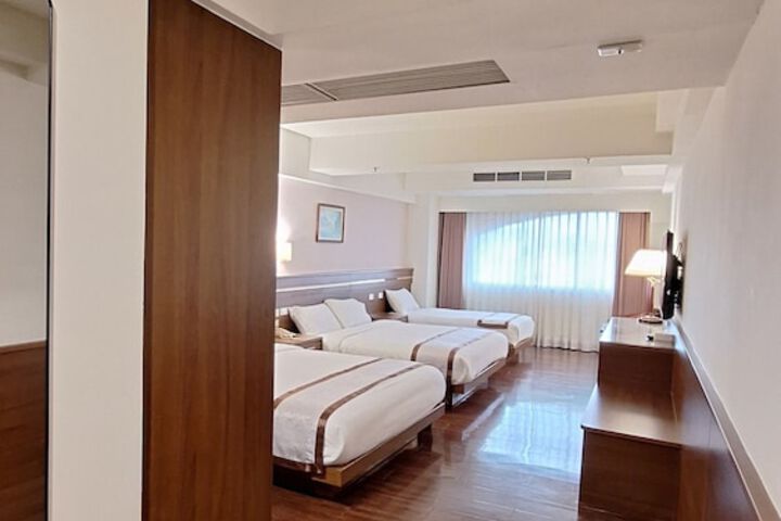 Room 37 of 74