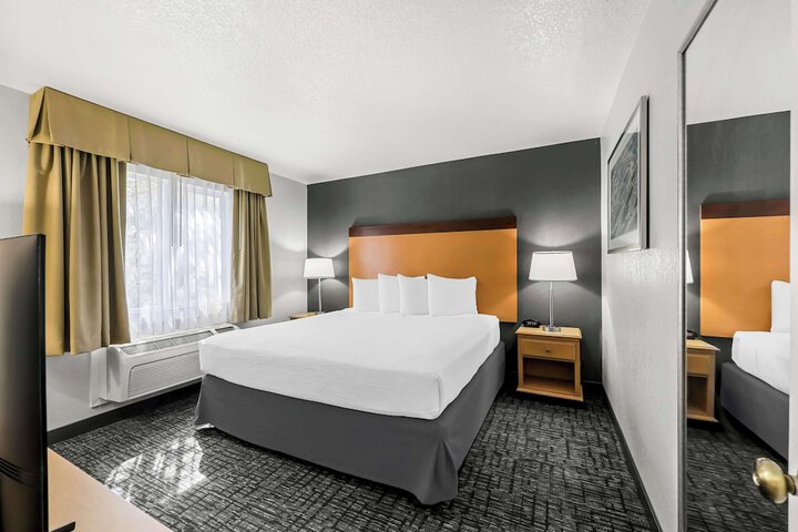 Room 18 of 33