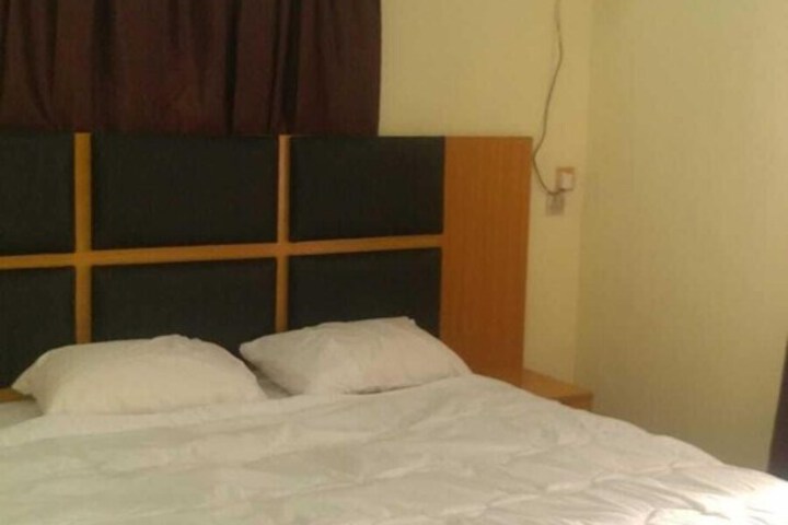 Room 8 of 15