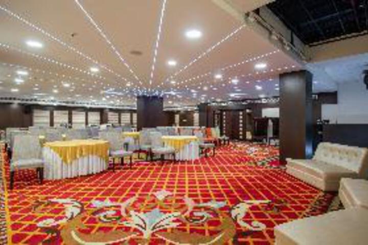 Ballroom/Hall 4 of 20