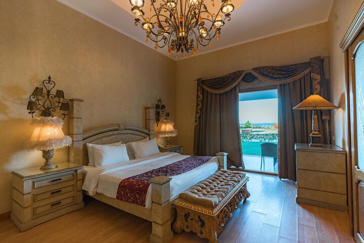 Room 12 of 85