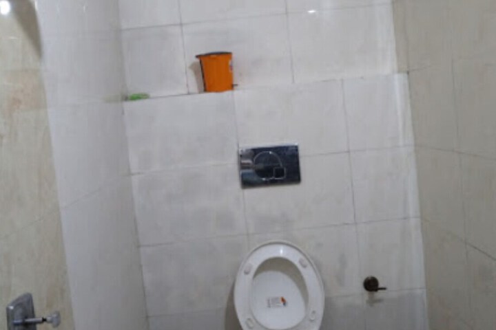 Room 14 of 16