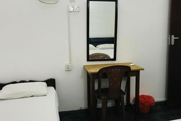 Room 4 of 6