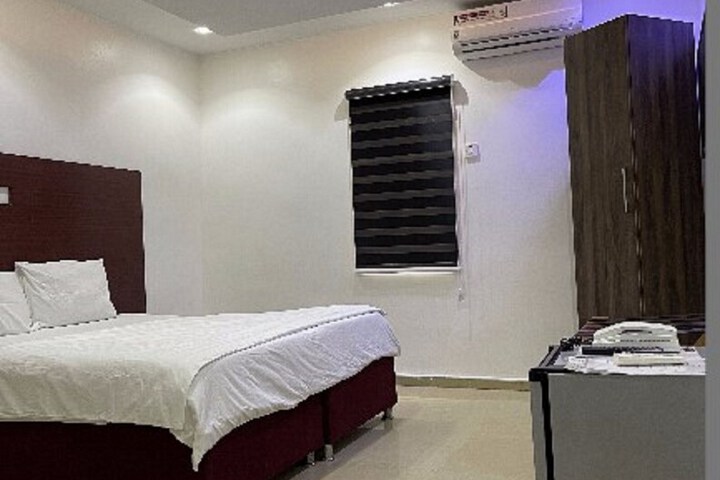 Room 14 of 27