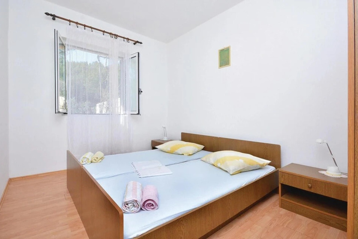 Amazing Home in Ivan Dolac With Wifi and 1 Bedrooms