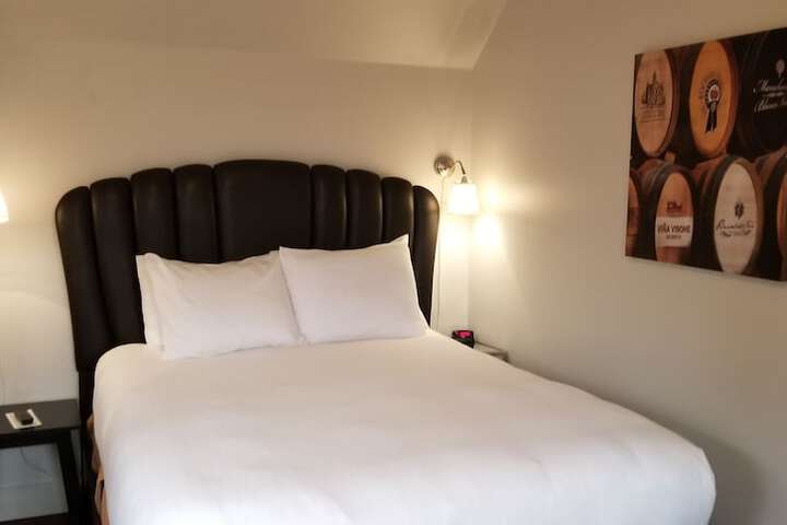 Room 10 of 43