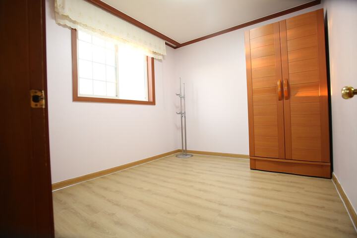 Room 76 of 82