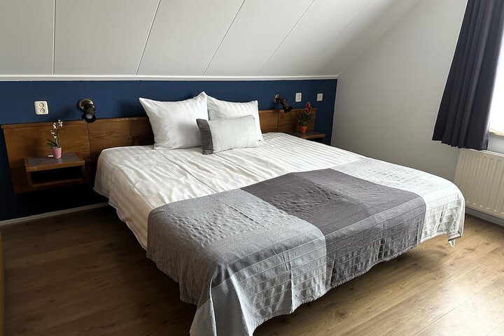 Room 6 of 26
