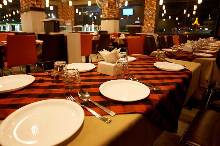 Dining 35 of 51
