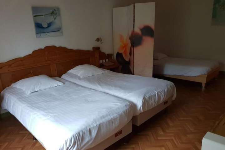 Room 12 of 40