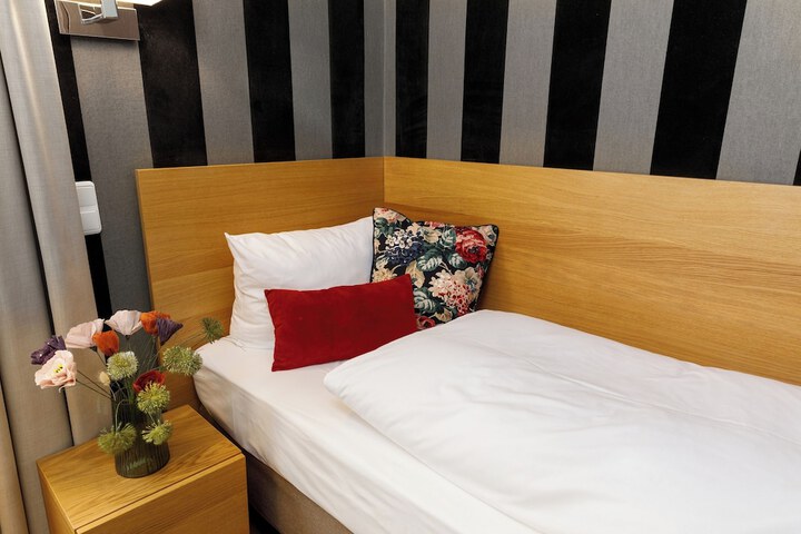Room 12 of 51