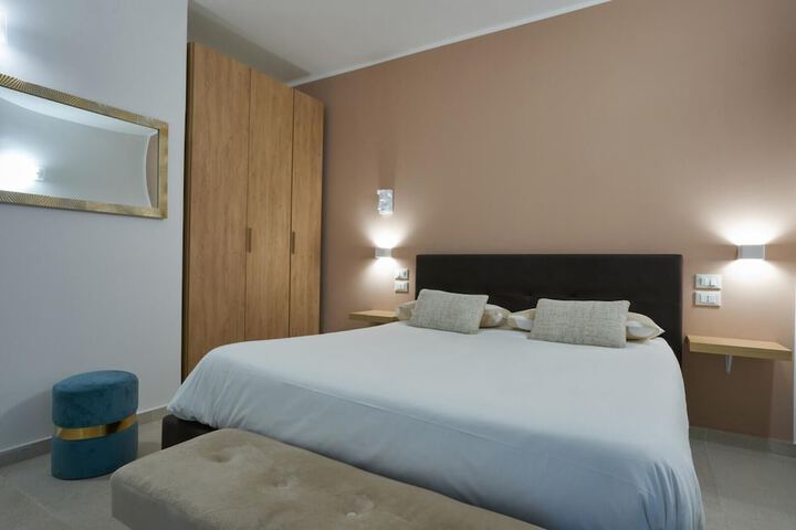 Room 2 of 29