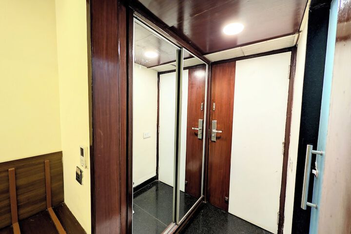 Room 27 of 184