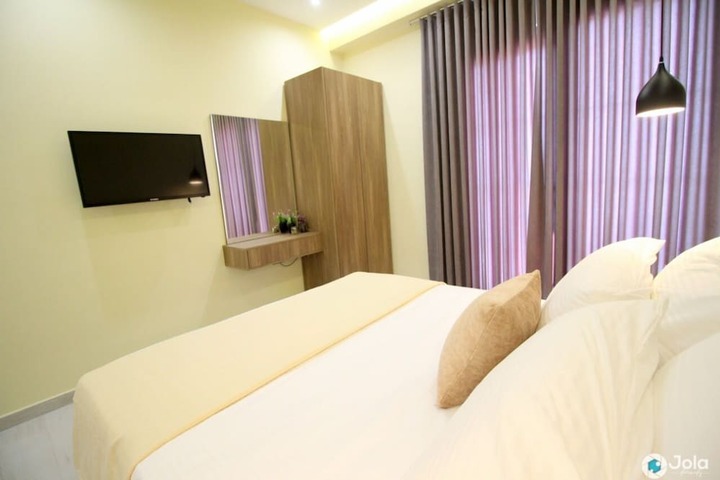 Room 4 of 34