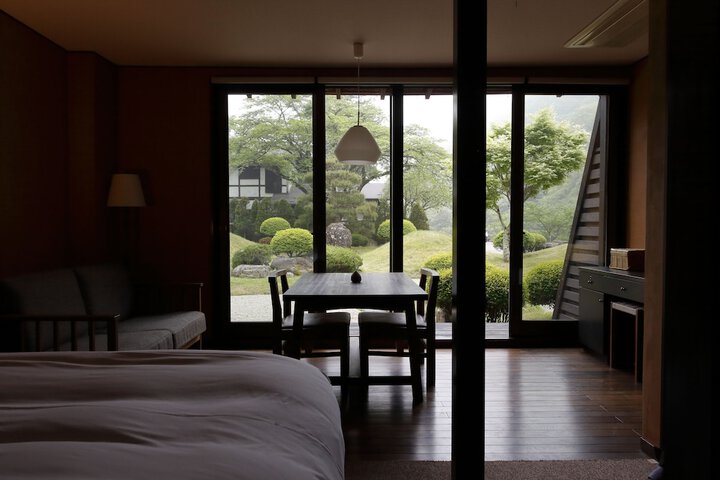 Room 12 of 38