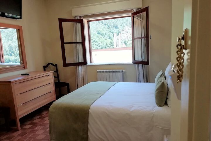 Room 9 of 93