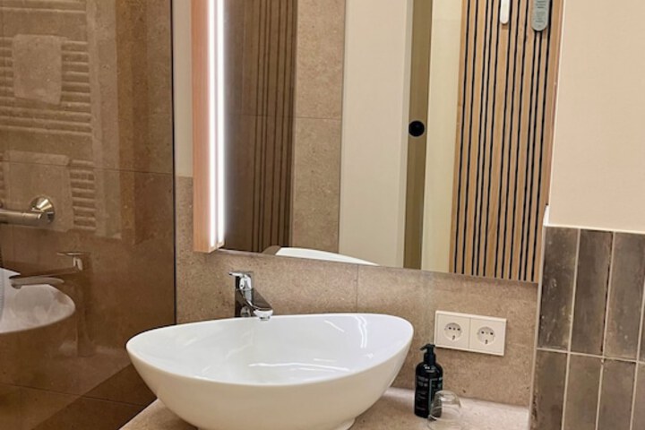 Room 36 of 70