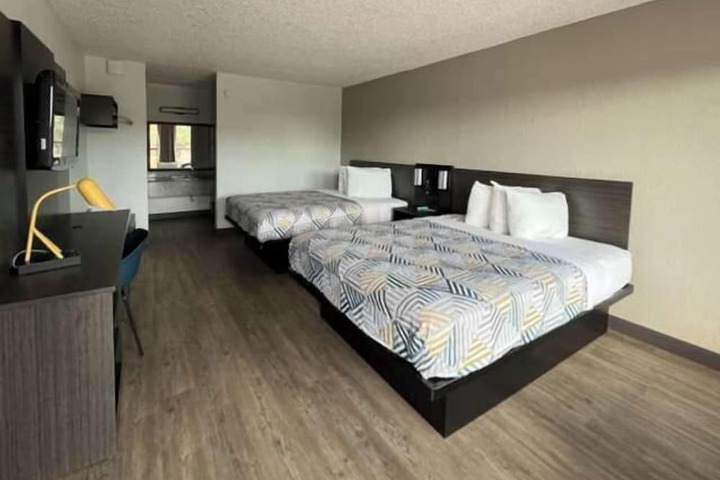 Room 10 of 33