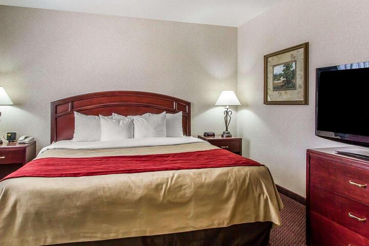 1 King Bed (3 of 17)