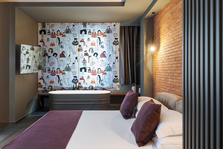 Room 16 of 112