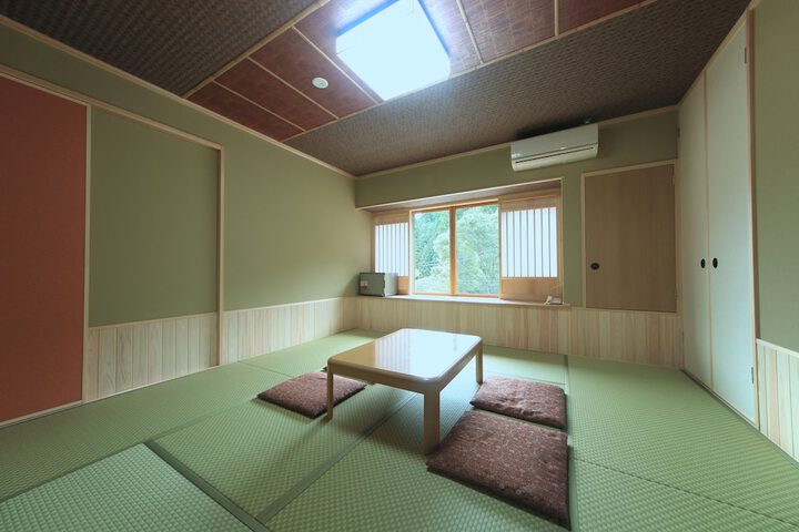 Room 26 of 83