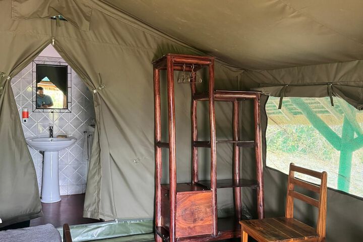 Room 4 of 27