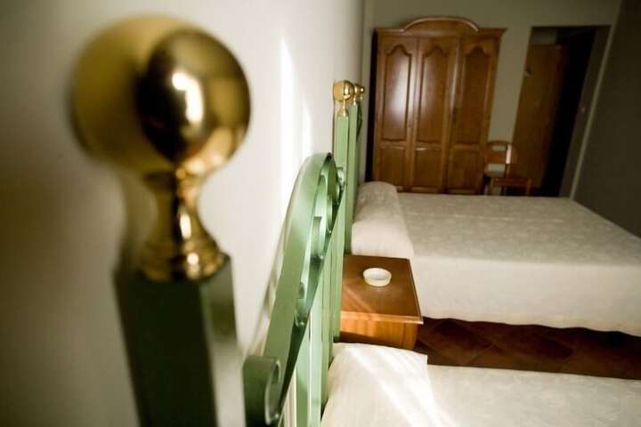 Room 3 of 39