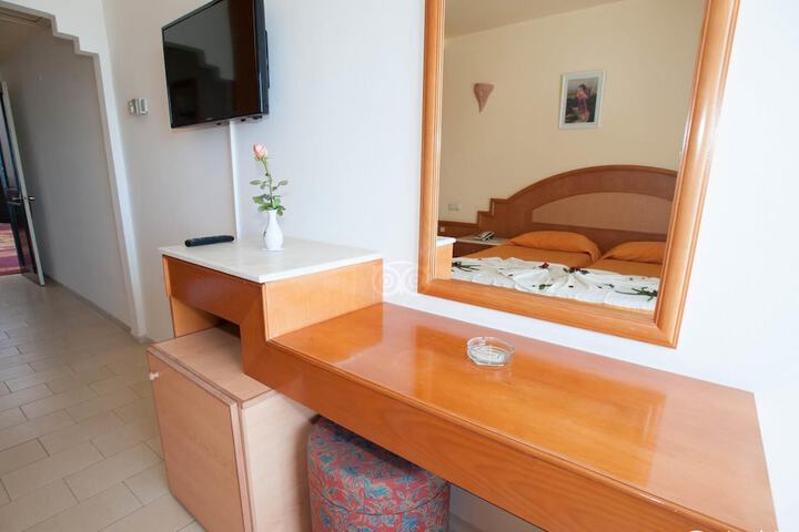 Room 12 of 44