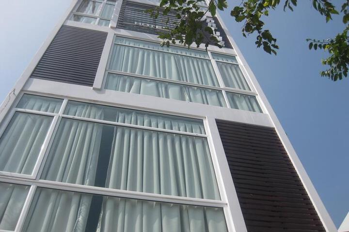 Hotel 4 of 6