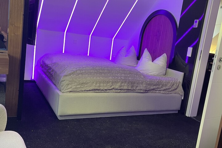 Room 10 of 90