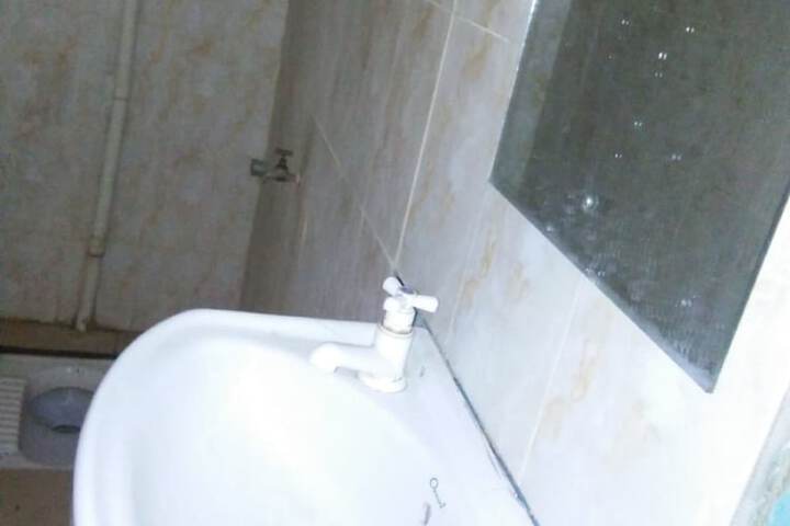 Room 5 of 16