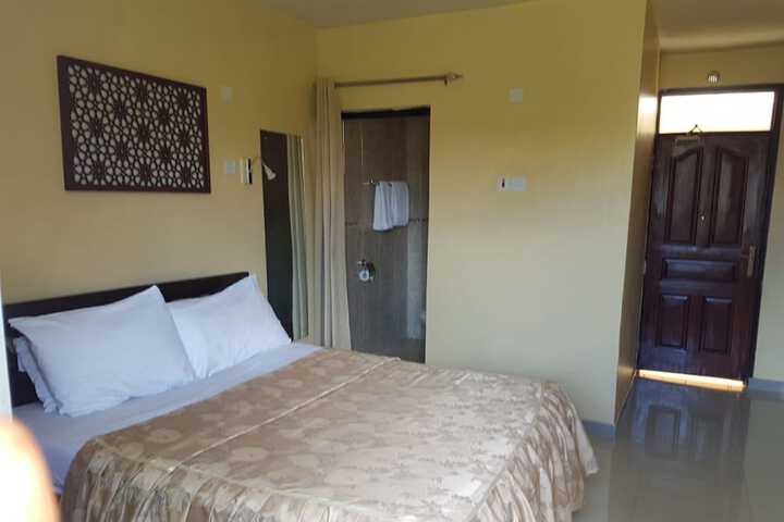 Room 2 of 8