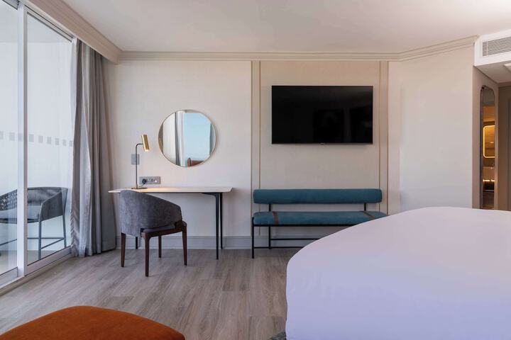 Room 18 of 236