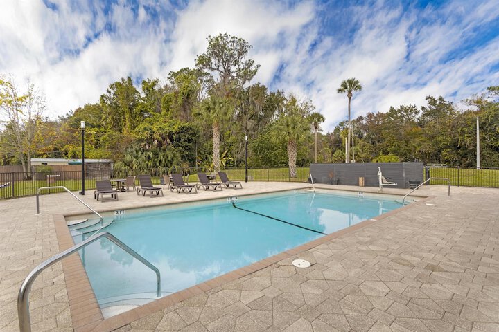 Pool Hotel