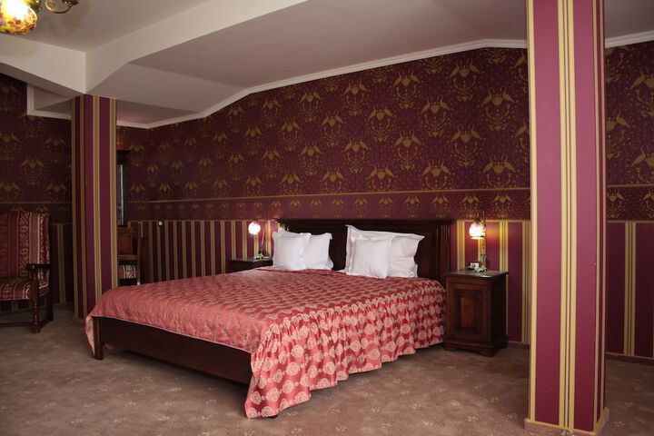 Room 5 of 37