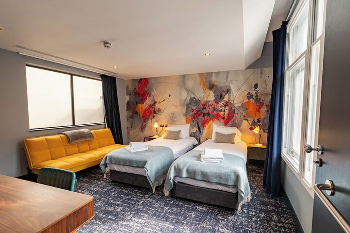 Room 73 of 144