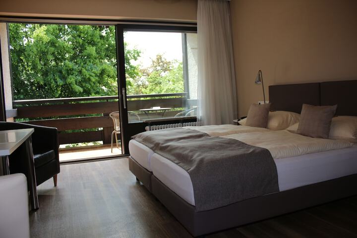 Room 11 of 40