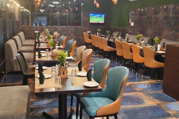 Dining 15 of 19