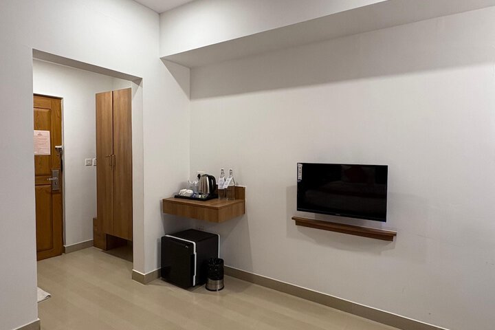 Room 10 of 28