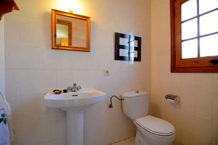 Room 9 of 20