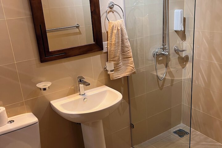 Room 8 of 33